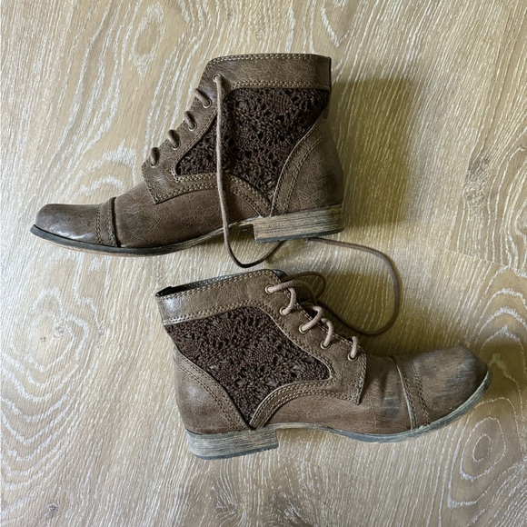 Brown fall booties - Picture 3 of 4